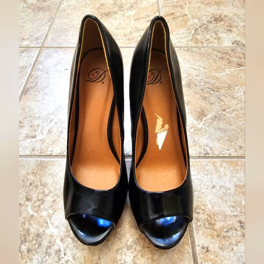 D Open Toe Shoes - size 8.5